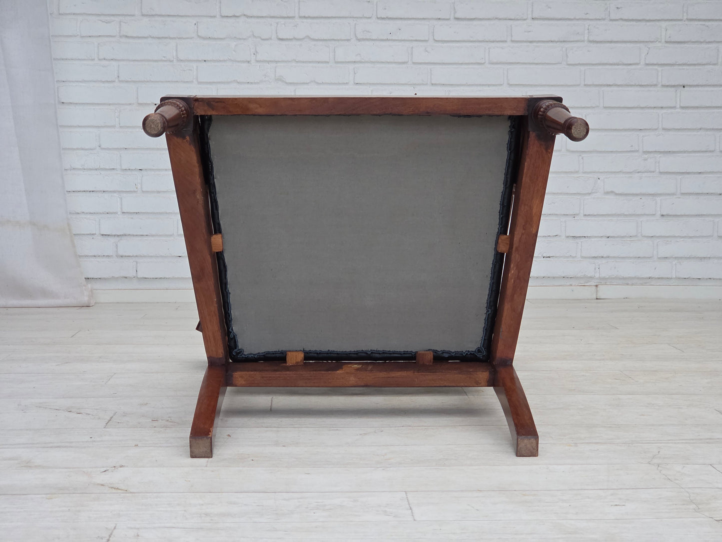 1920-30s, set of 2 armchairs, design after Georges Jacob, carved teak wood, leather, reupholstered.