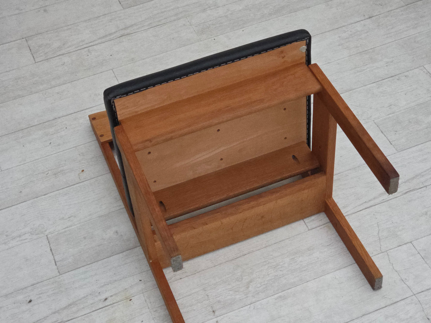 1970s, Danish design by Børge Mogensen, set of 3 church chairs, leather, oak wood.