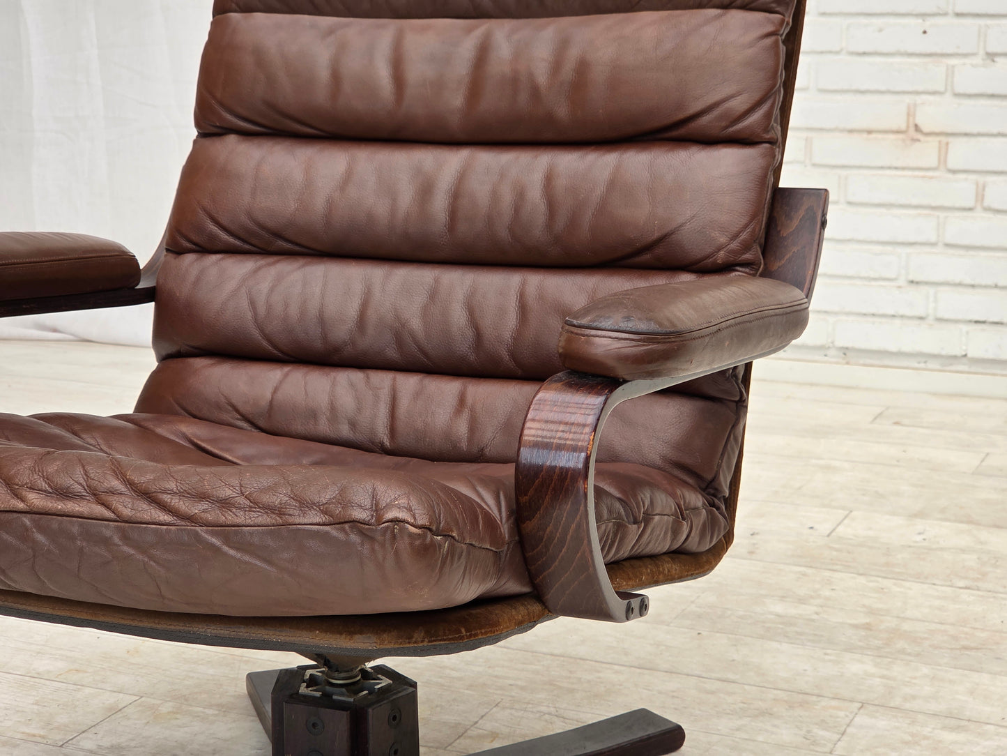 1970s, Danish swivel armchair by Georg Thams, brown furniture leather.