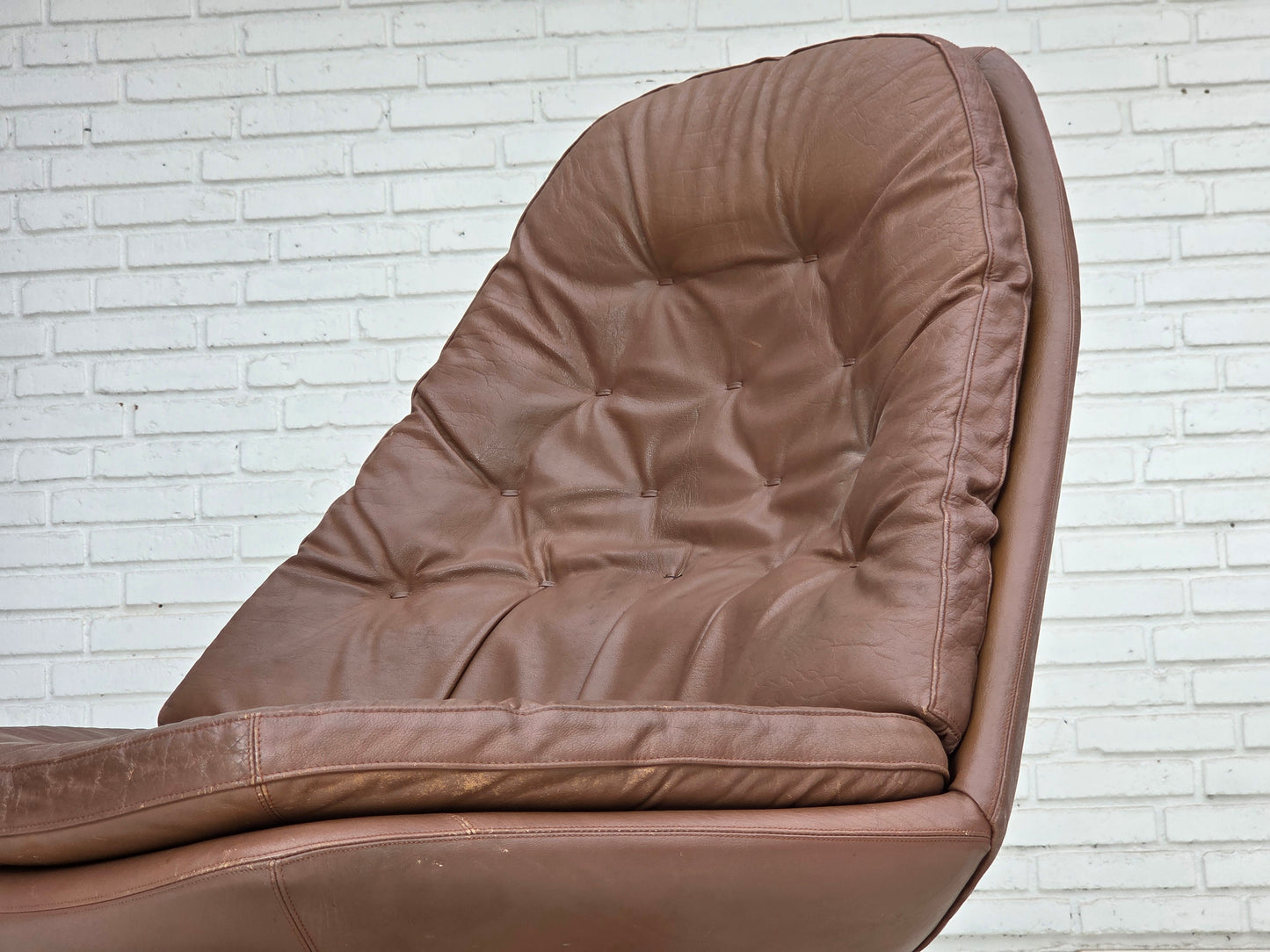 1970s, Danish design by Madsen & Schubell, swivel lounge chair.