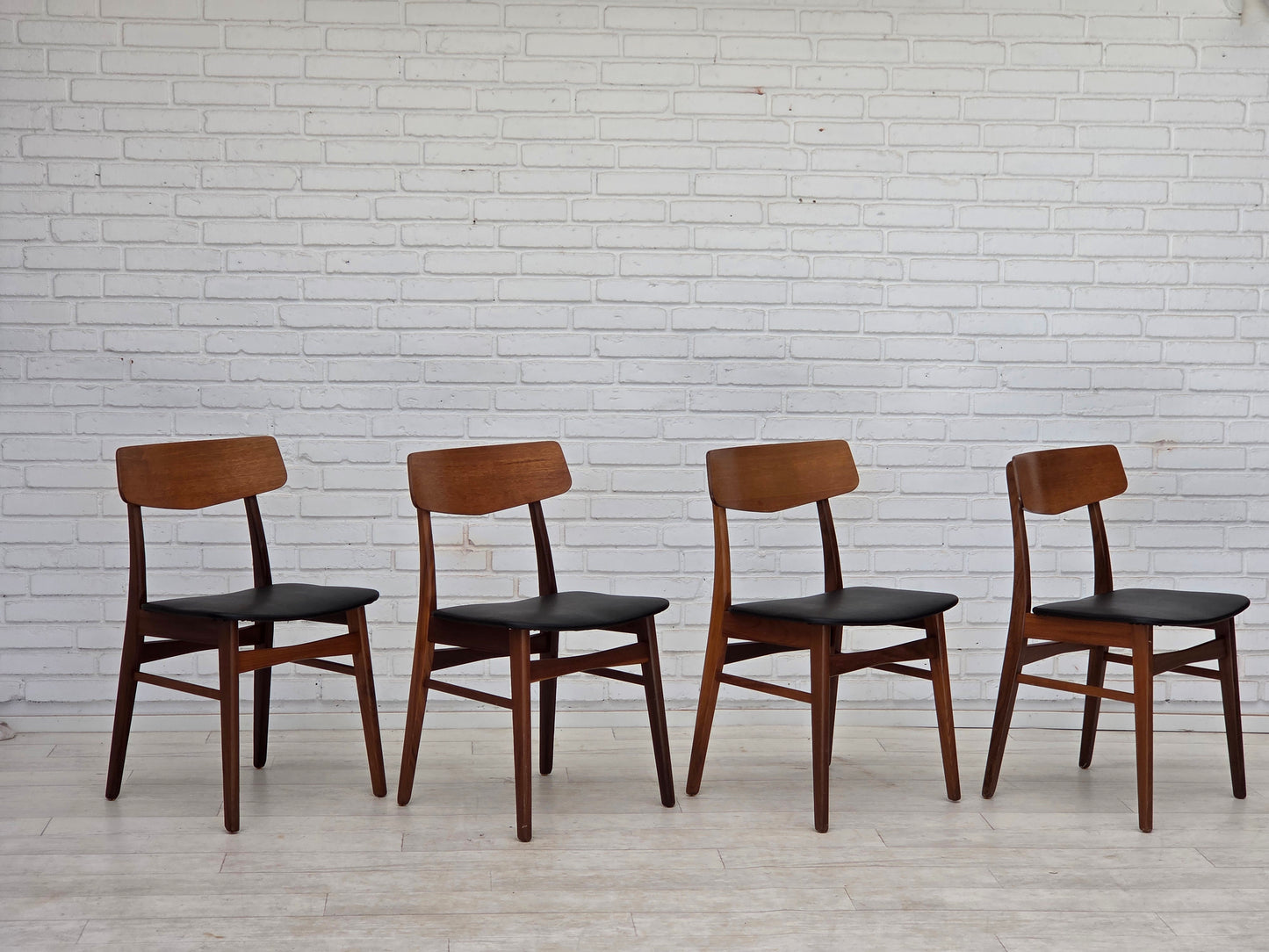 1970s, set of 4 Danish dining chairs by Findahl Møbelfabrik, solid teak wood.