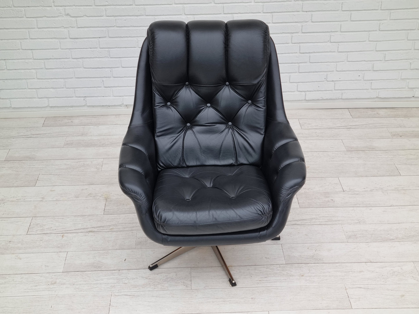 1970s, Vintage Danish swivel leather armchair, original condition.