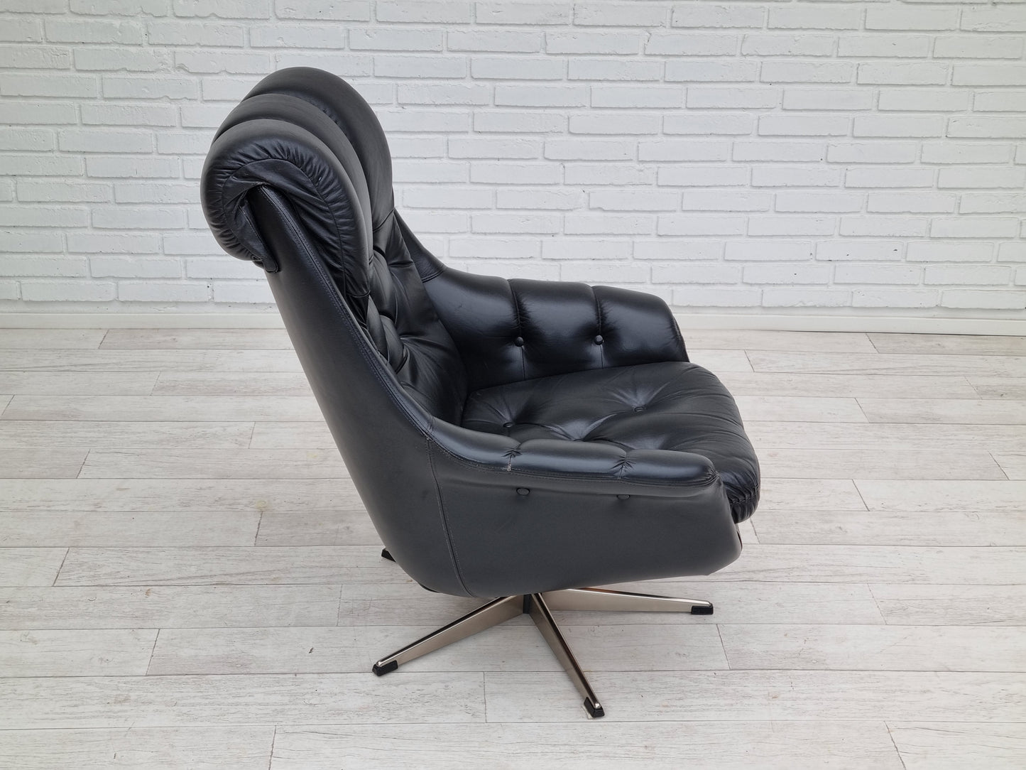 1970s, Vintage Danish swivel leather armchair, original condition.