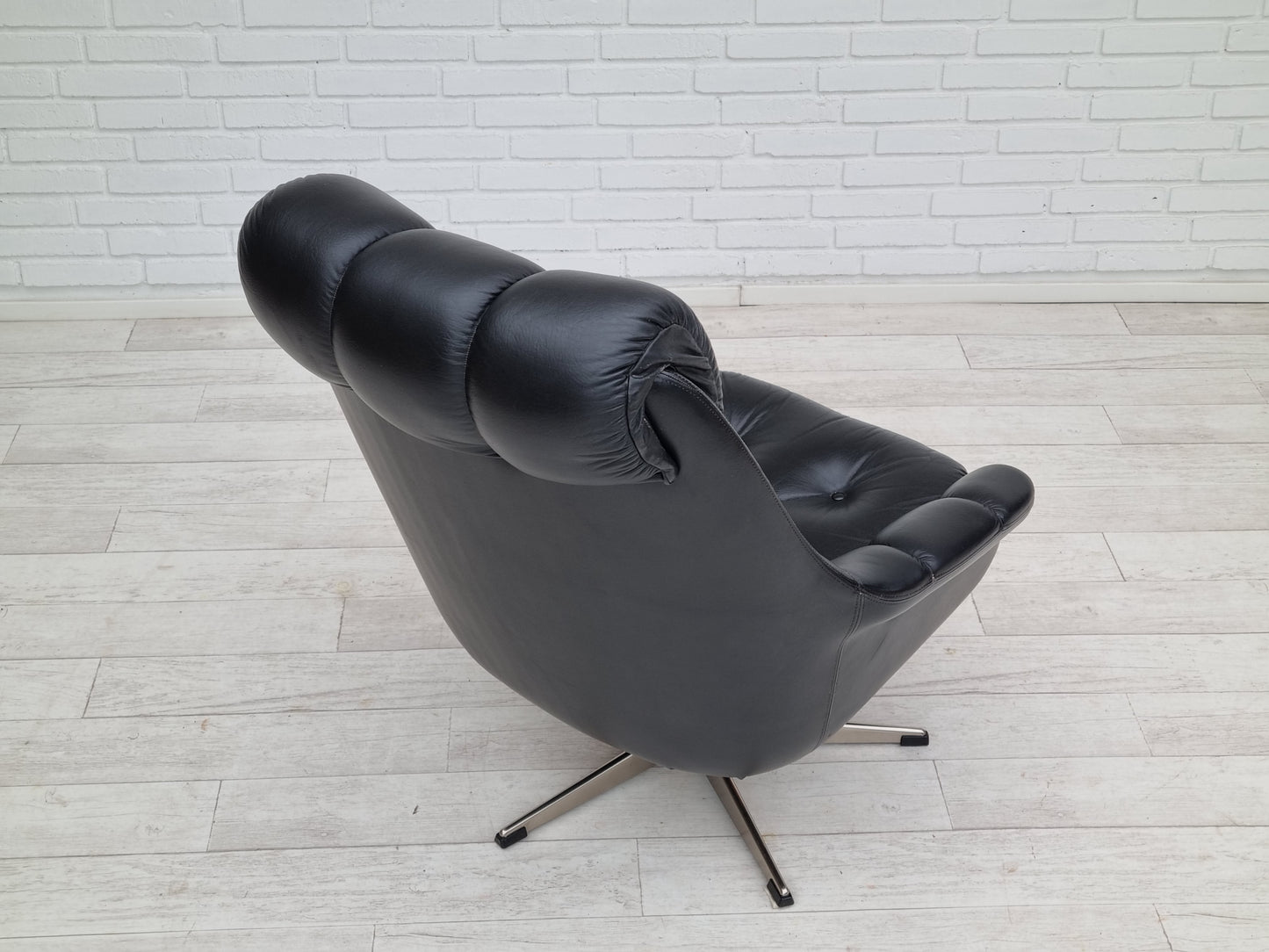 1970s, Vintage Danish swivel leather armchair, original condition.