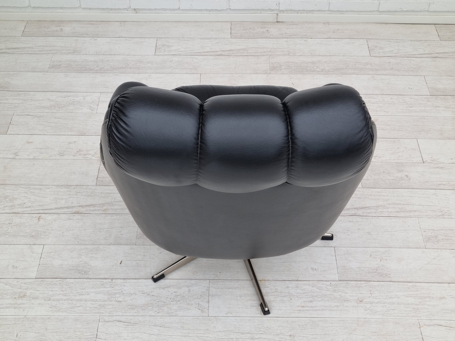 1970s, Vintage Danish swivel leather armchair, original condition.