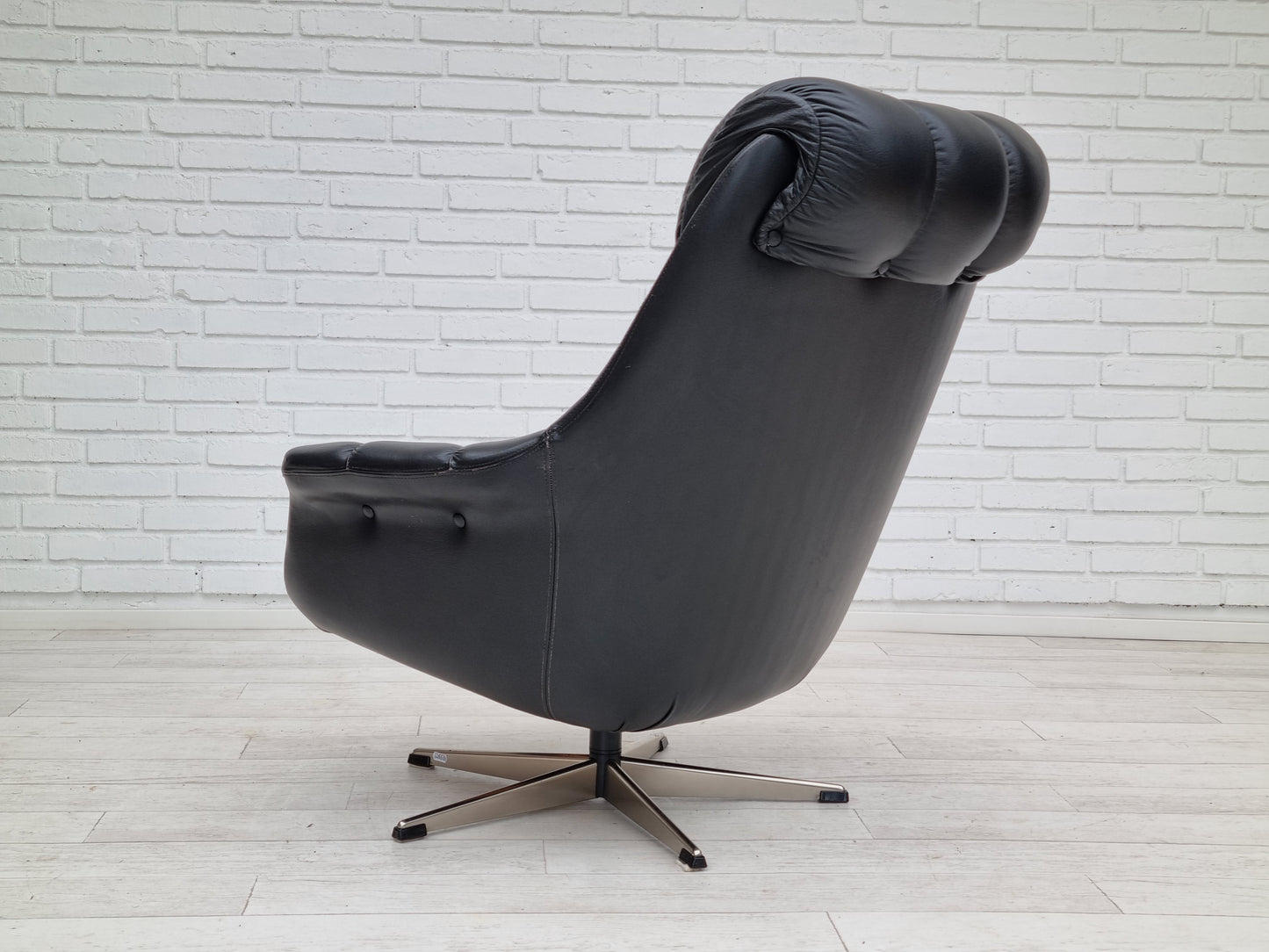 1970s, Vintage Danish swivel leather armchair, original condition.