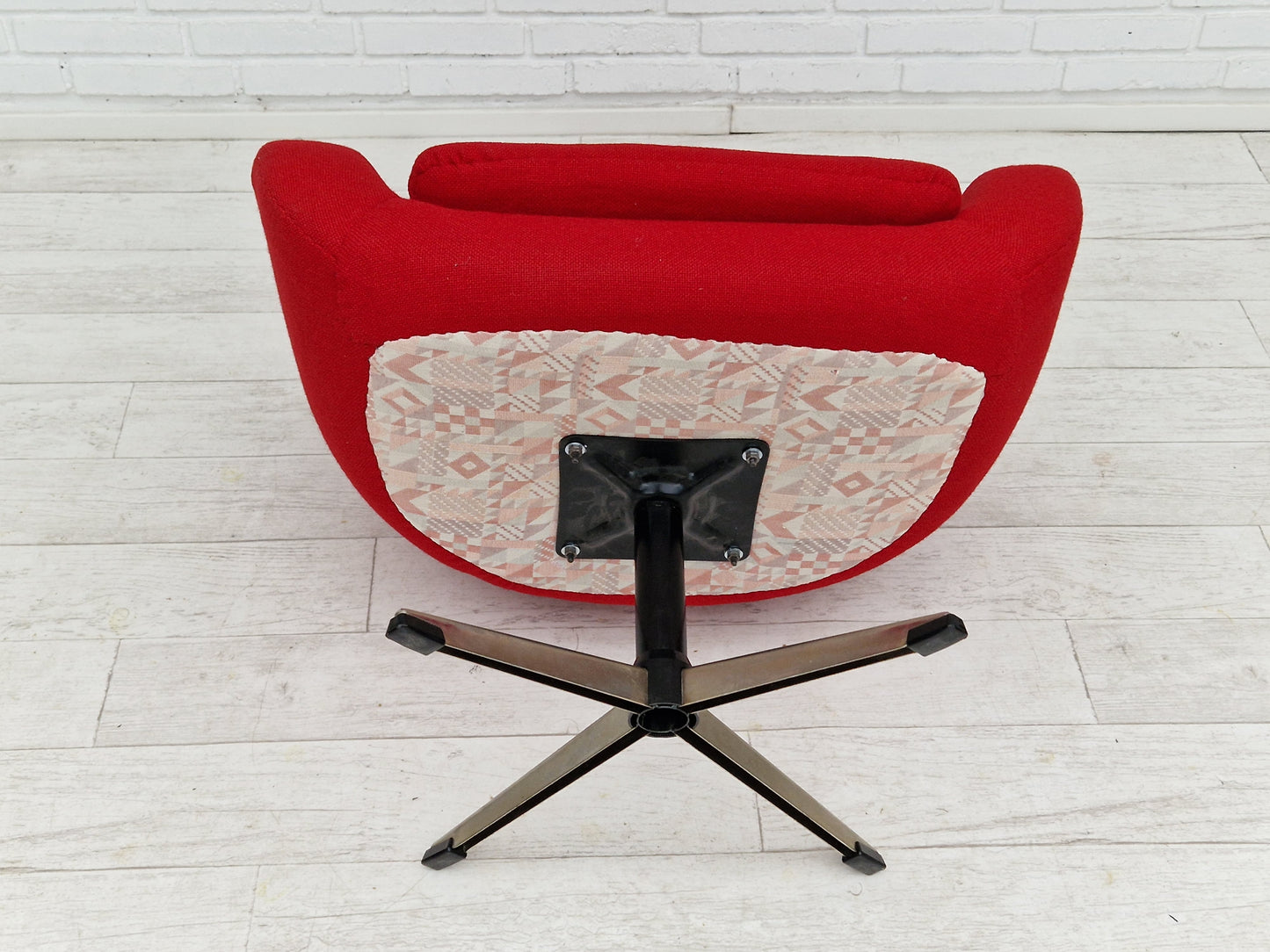 1960s, Scandinavian design by Karl Eric Klote, swivel lounge chair, furniture wool.