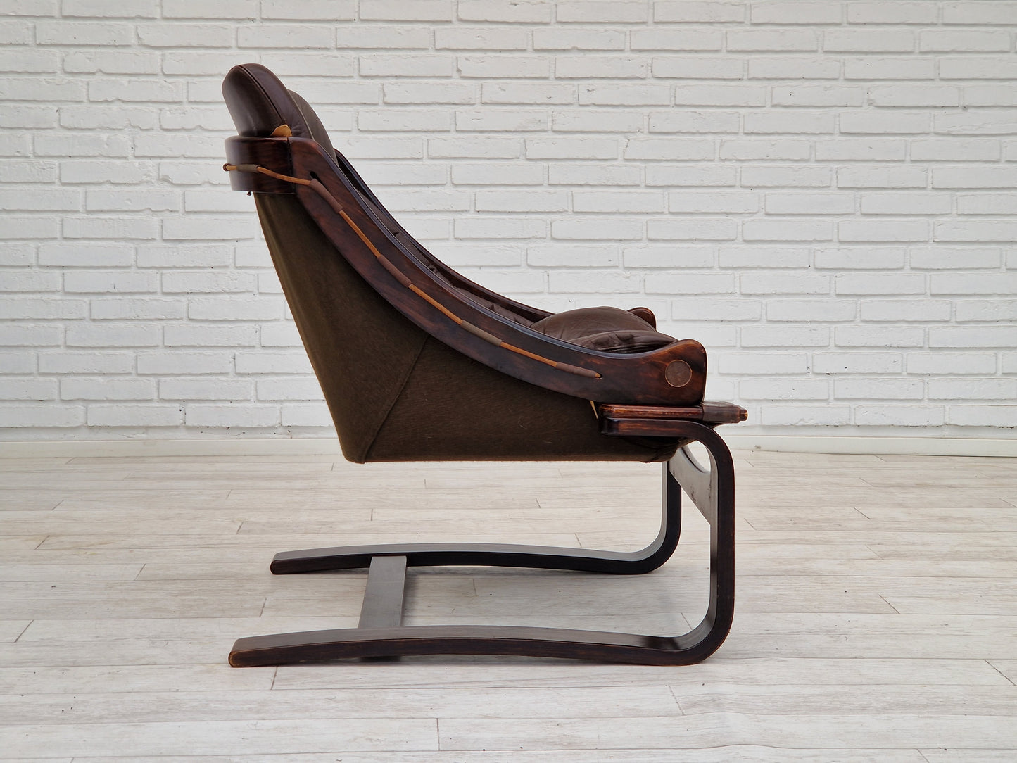 1970s, brown leather lounge chair by Ake Fribytter for Nelo Sweden.