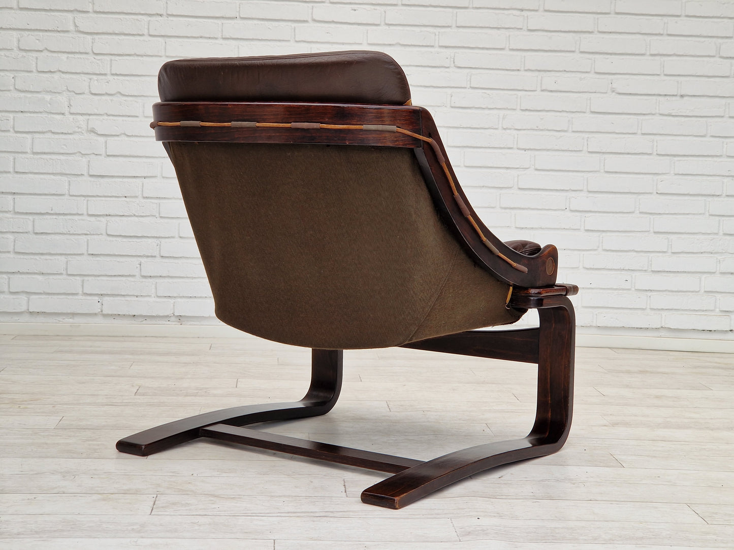 1970s, brown leather lounge chair by Ake Fribytter for Nelo Sweden.