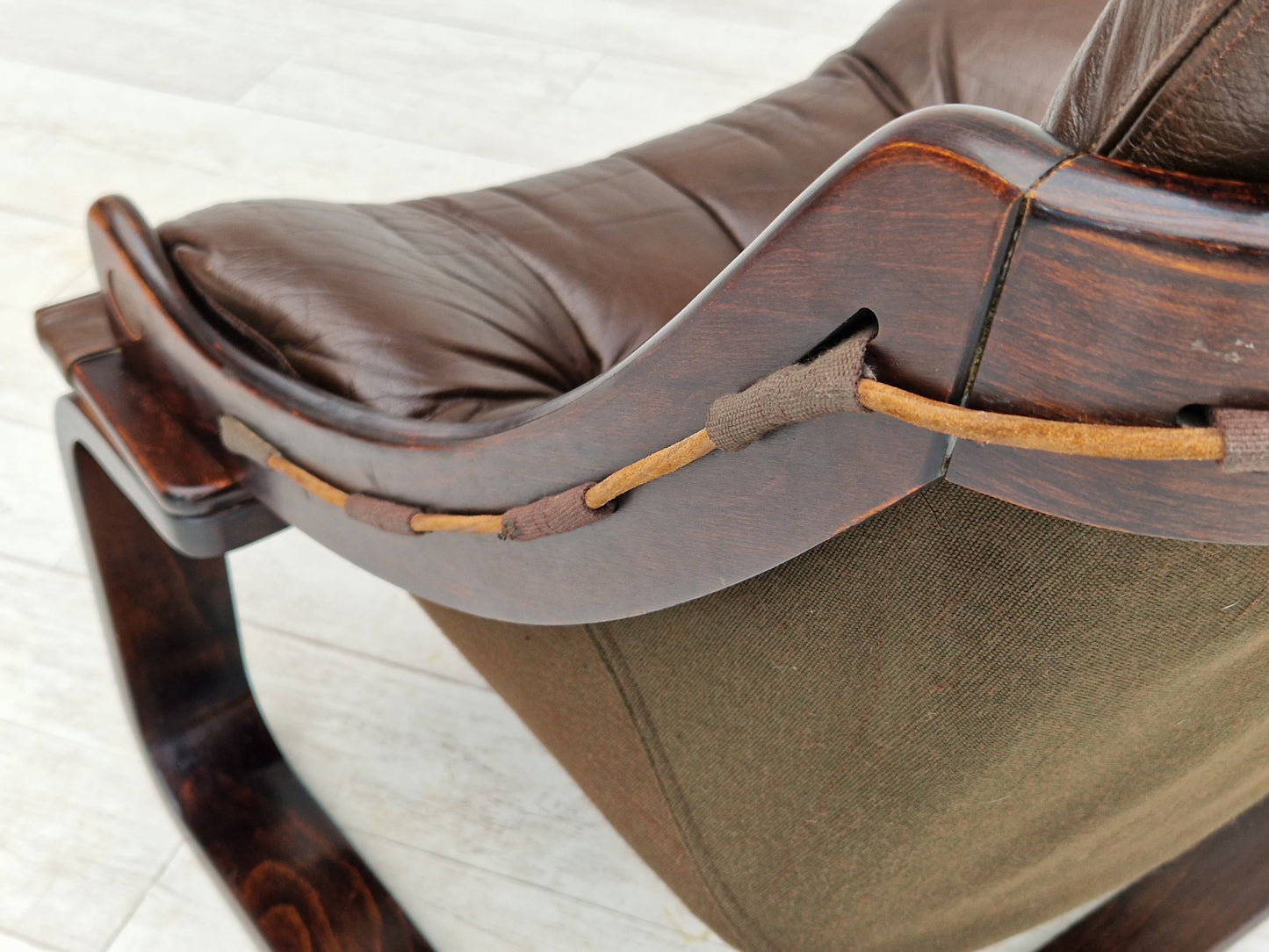 1970s, brown leather lounge chair by Ake Fribytter for Nelo Sweden.