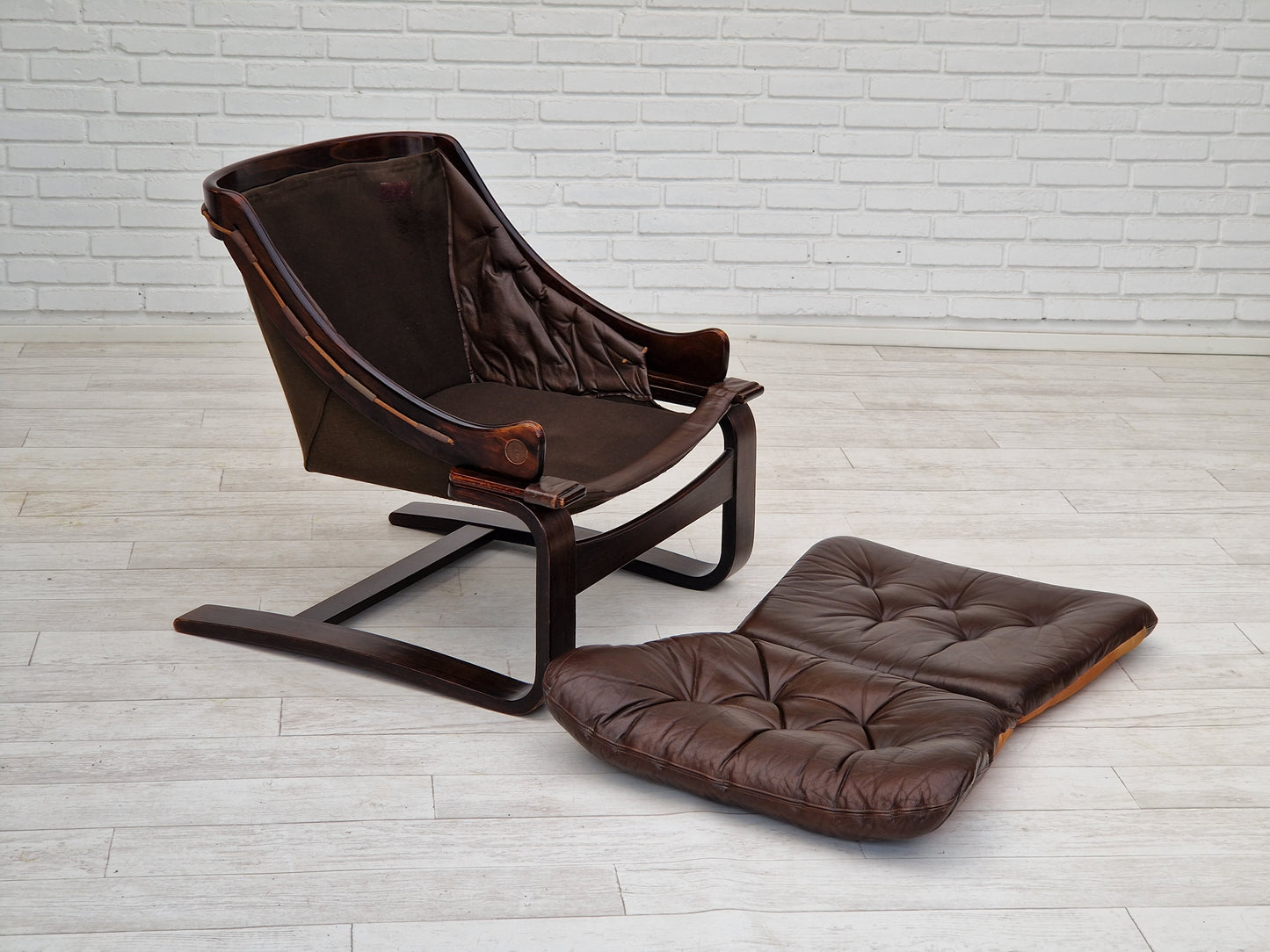 1970s, brown leather lounge chair by Ake Fribytter for Nelo Sweden.