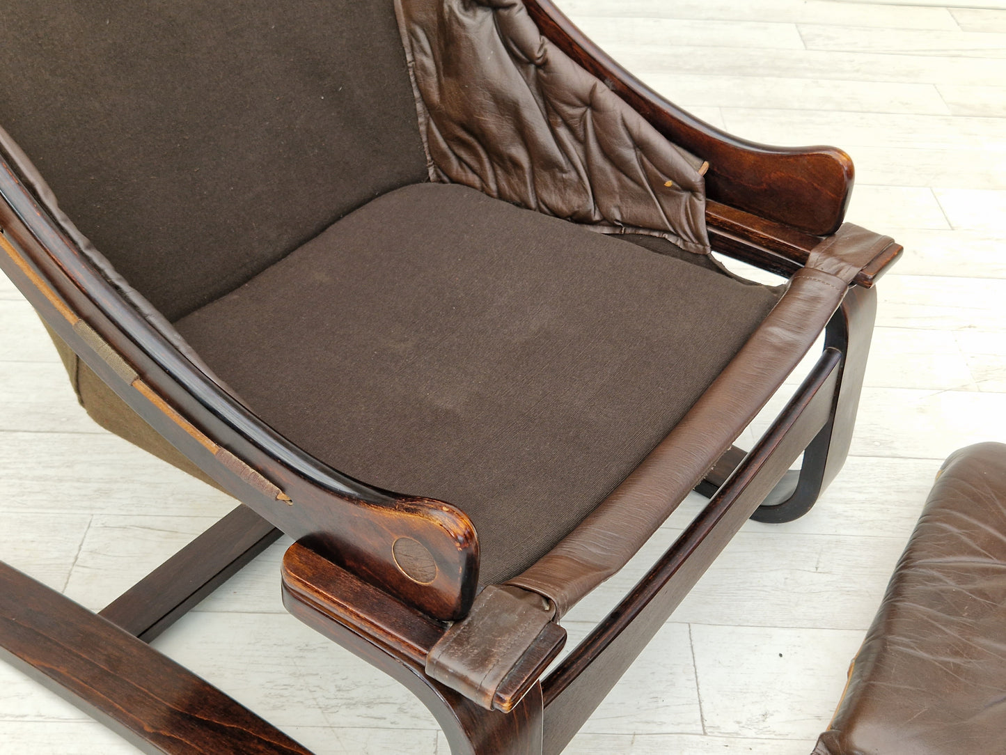 1970s, brown leather lounge chair by Ake Fribytter for Nelo Sweden.