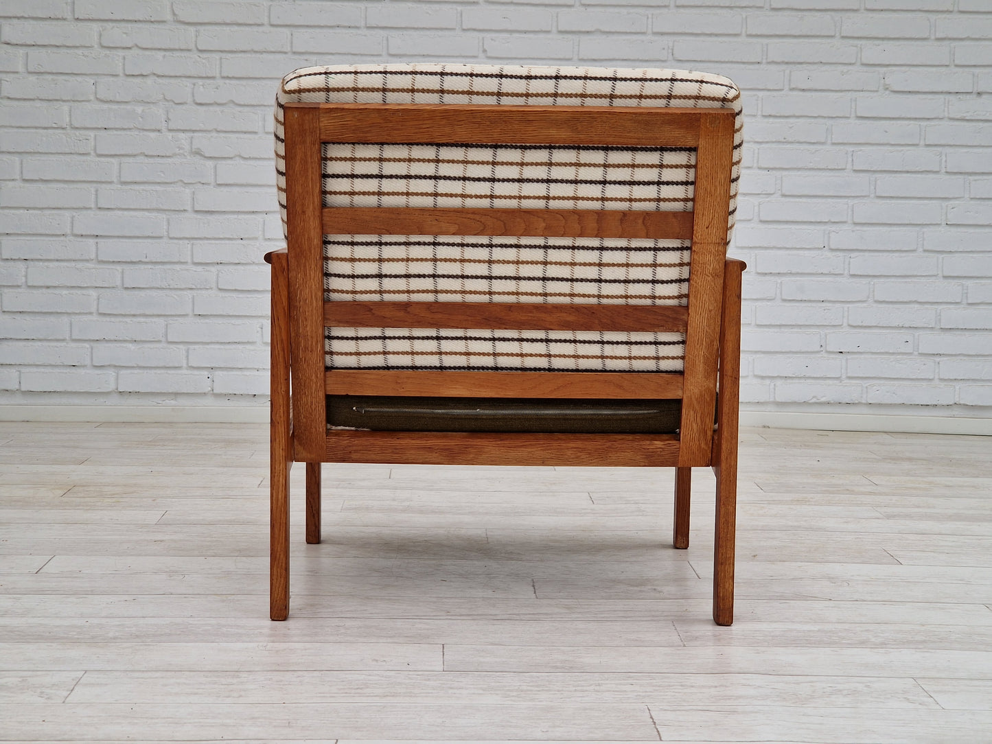 1970s, Danish design by Illum Wikkelsø, model Capella for Eliersen Møbler, oak wood.