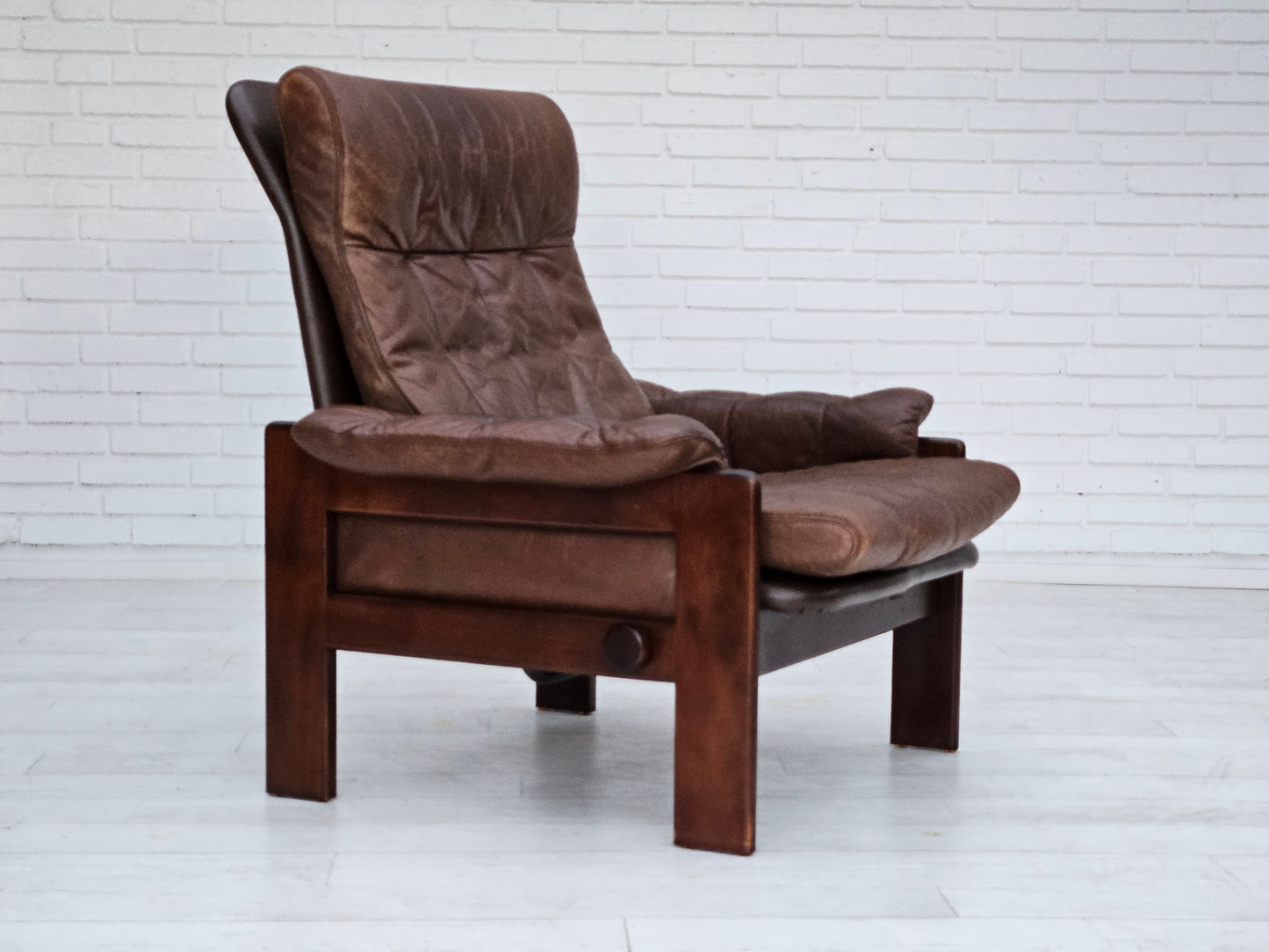 1970s, Danish adjustable lounge chair with footstool, brown leather, by Skippers Møbler.