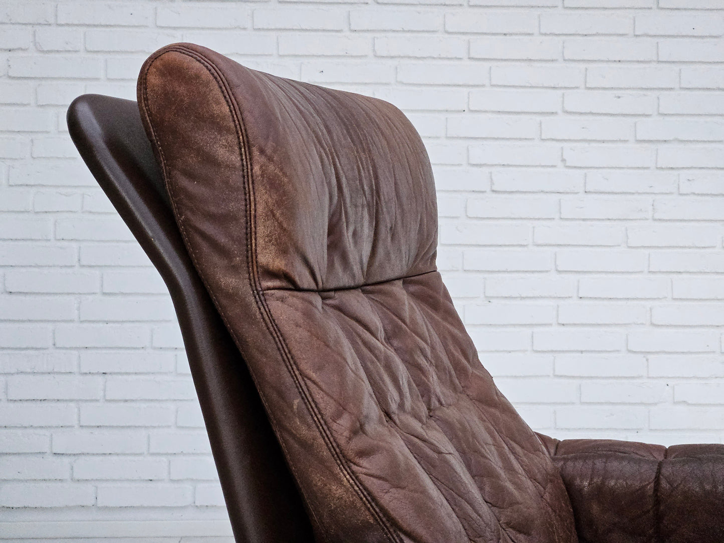 1970s, Danish adjustable lounge chair with footstool, brown leather, by Skippers Møbler.