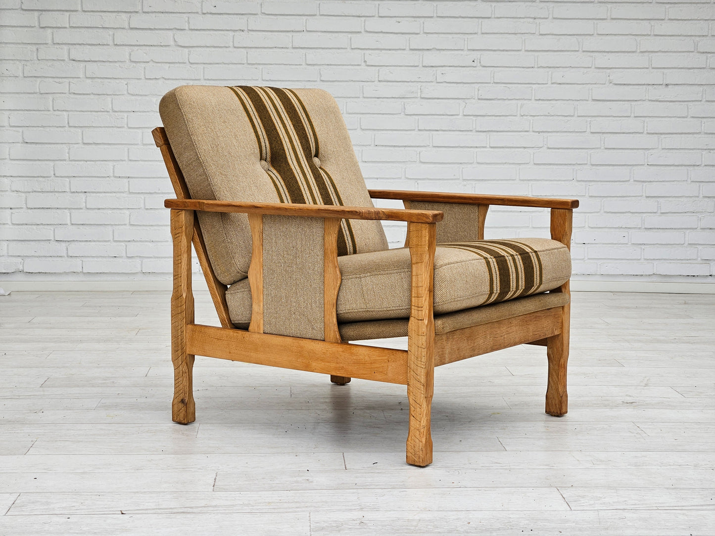 1970s, pair of Danish lounge chairs, original very good condition, wool, oak.