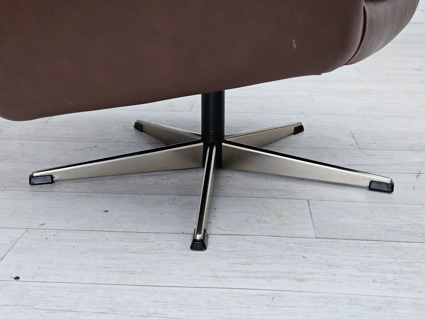 1970s, Danish swivel chair with footstool, original good condition, leather.