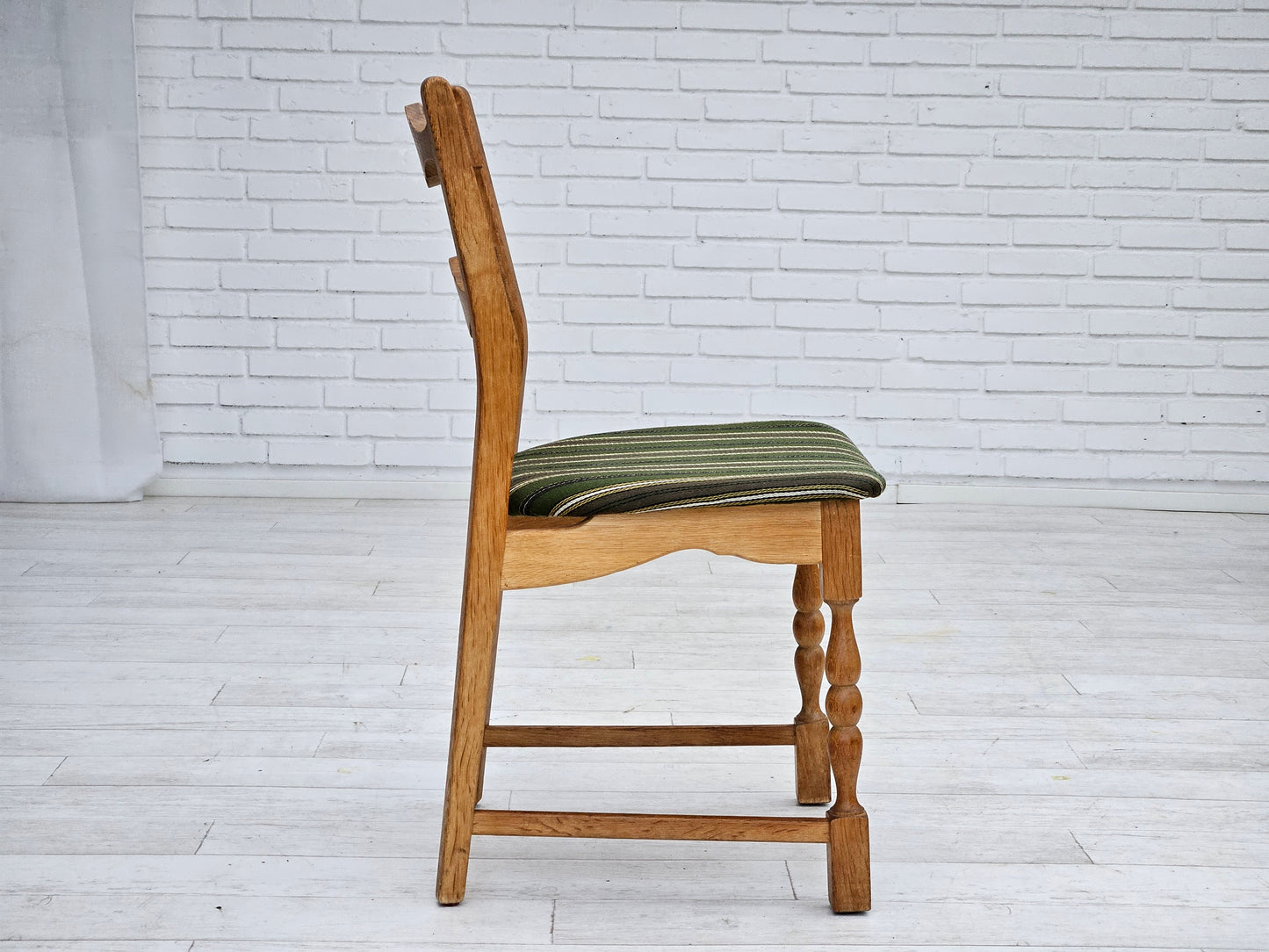 1970s, set of 6 Danish dinning chairs, original very good condition, oak wood.