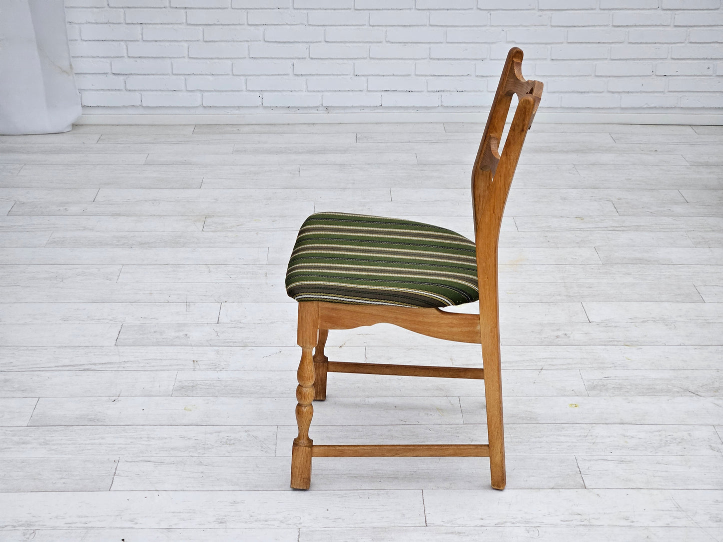 1970s, set of 6 Danish dinning chairs, original very good condition, oak wood.