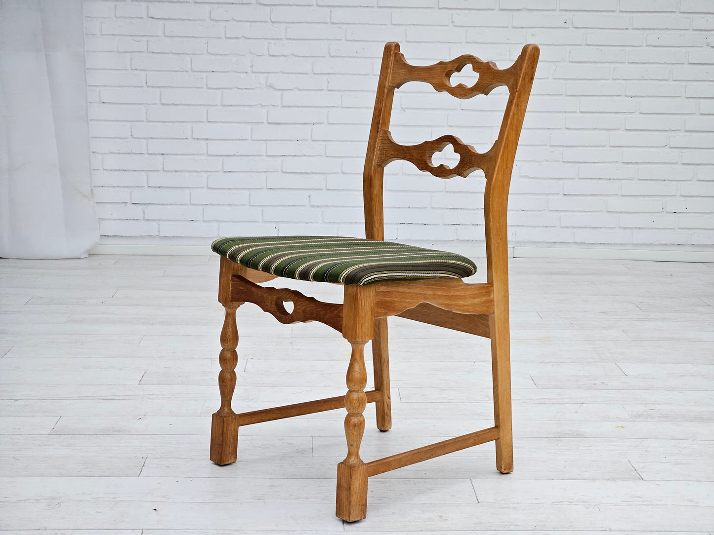 1970s, set of 6 Danish dinning chairs, original very good condition, oak wood.