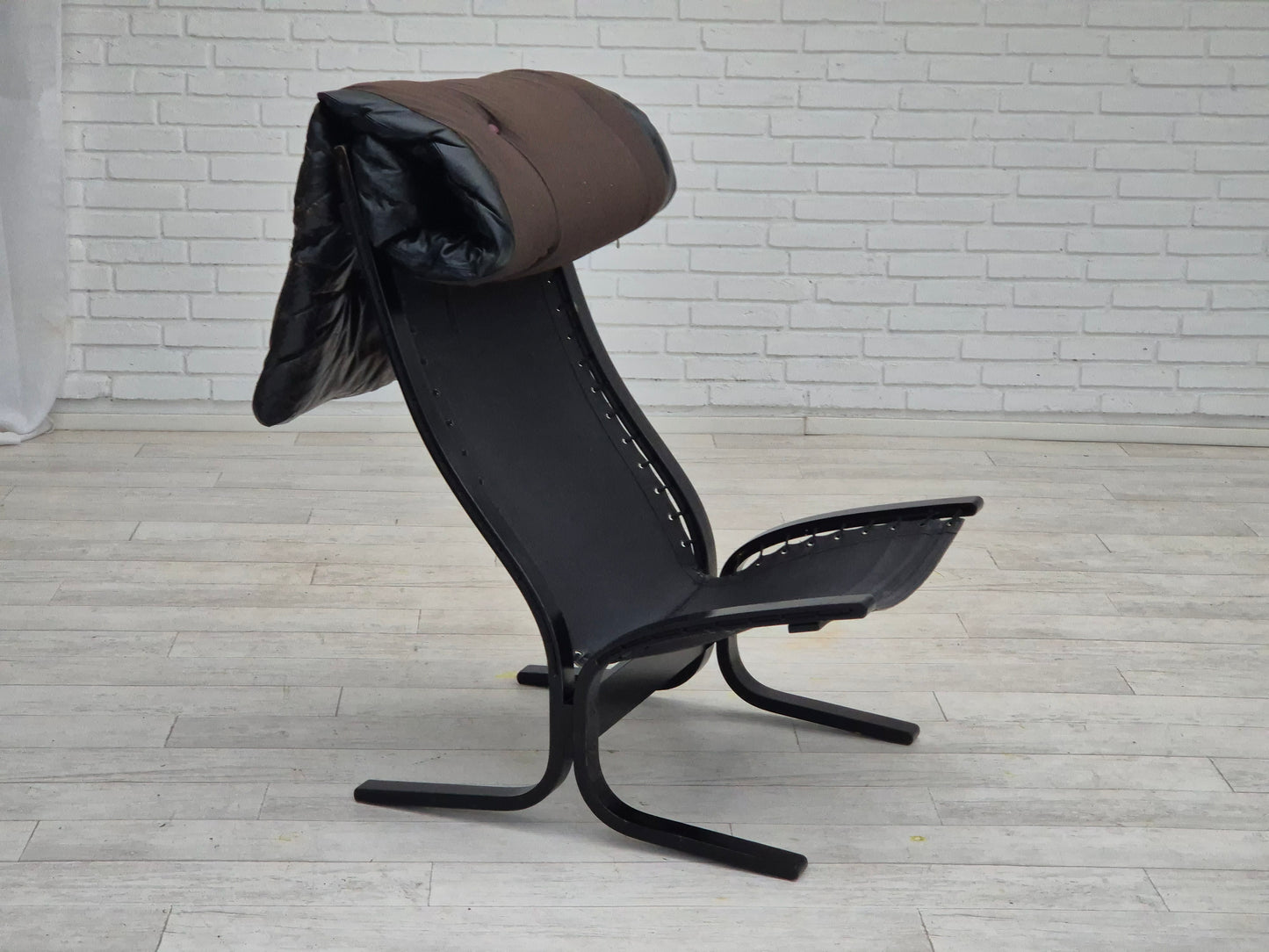 1970’s, Norwegian design, "Siesta" lounge chair by Ingmar Relling, black leather, bentwood.