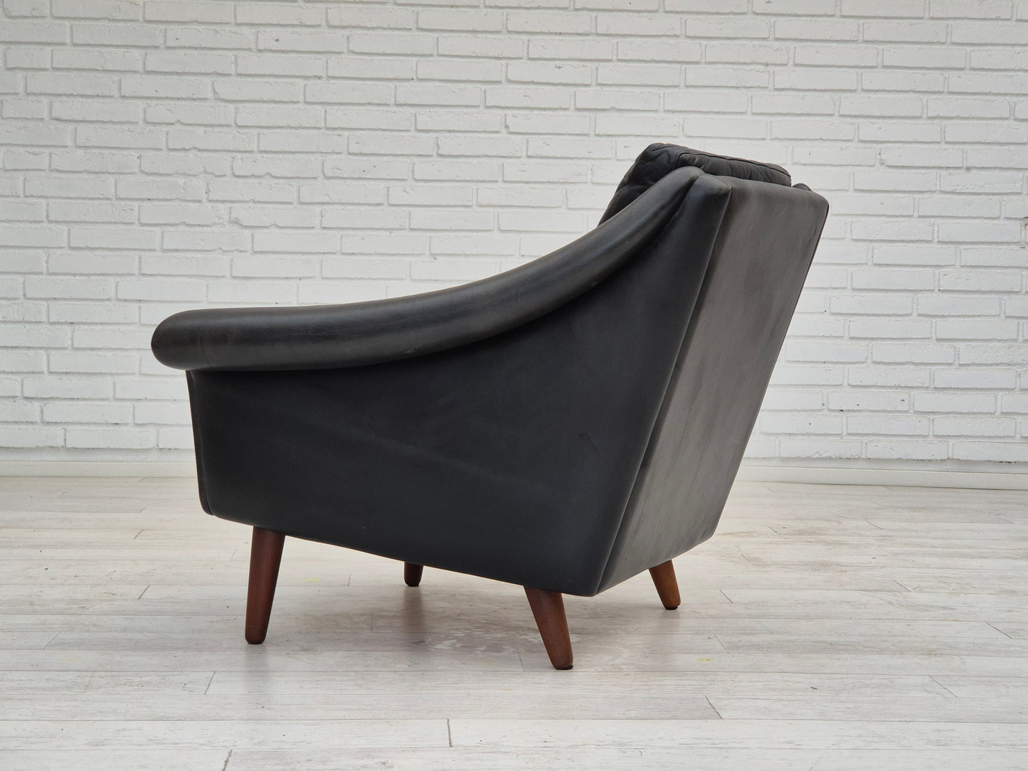 1960s, Danish design by Aage Christiansen for Erhardsen & Andersen, lounge chair model "Matador", original condition.