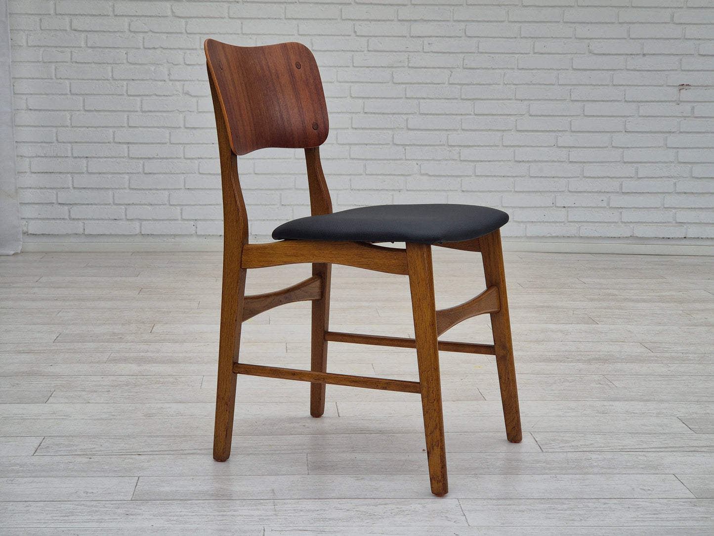 1960s, Danish design by Ib Kofod Larsen for Boltinge Stolefabrik, set of 6 reupholstered dining chairs.