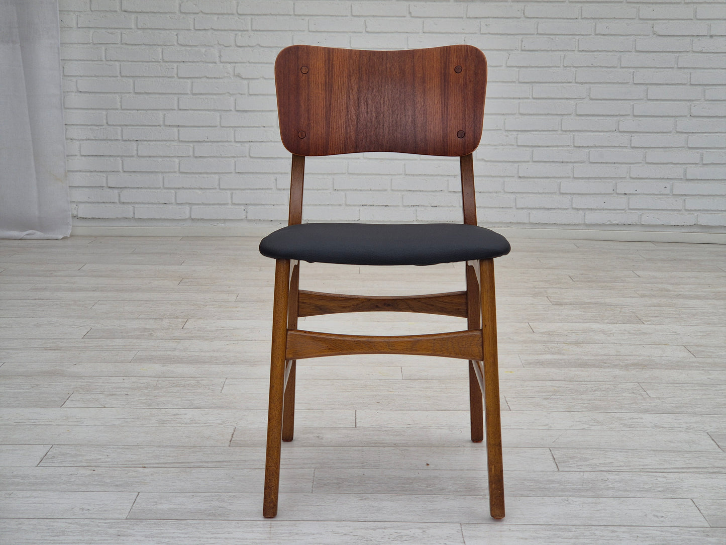 1960s, Danish design by Ib Kofod Larsen for Boltinge Stolefabrik, set of 6 reupholstered dining chairs.