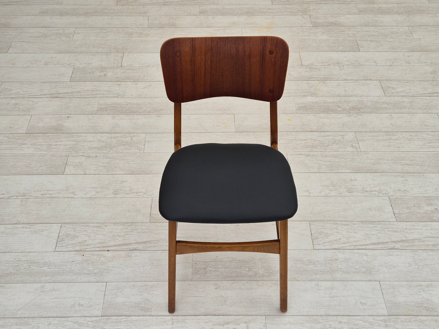 1960s, Danish design by Ib Kofod Larsen for Boltinge Stolefabrik, set of 6 reupholstered dining chairs.