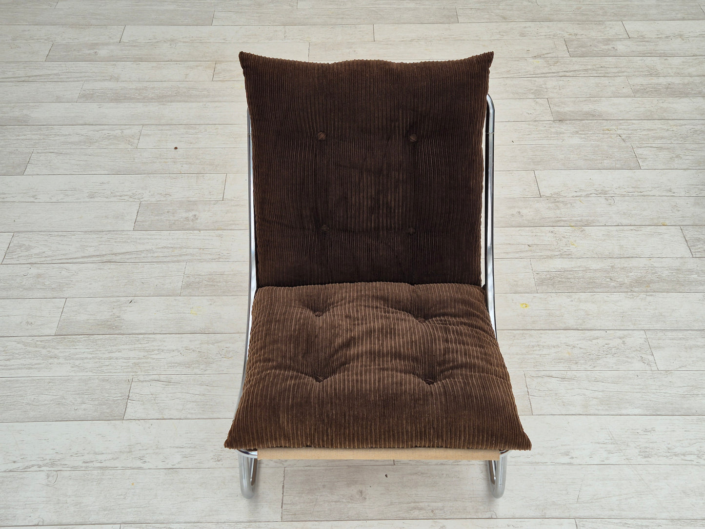 1970s, British design by Peter Hoyte, "Sling" lounge chair, corduroy, original condition.