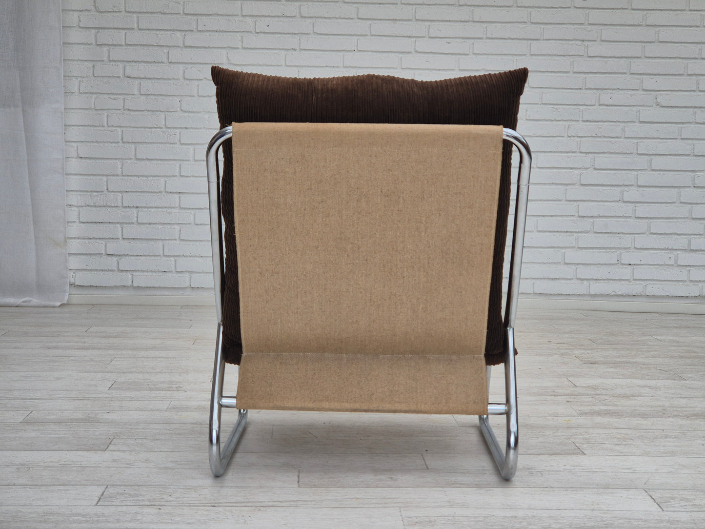 1970s, British design by Peter Hoyte, "Sling" lounge chair, corduroy, original condition.