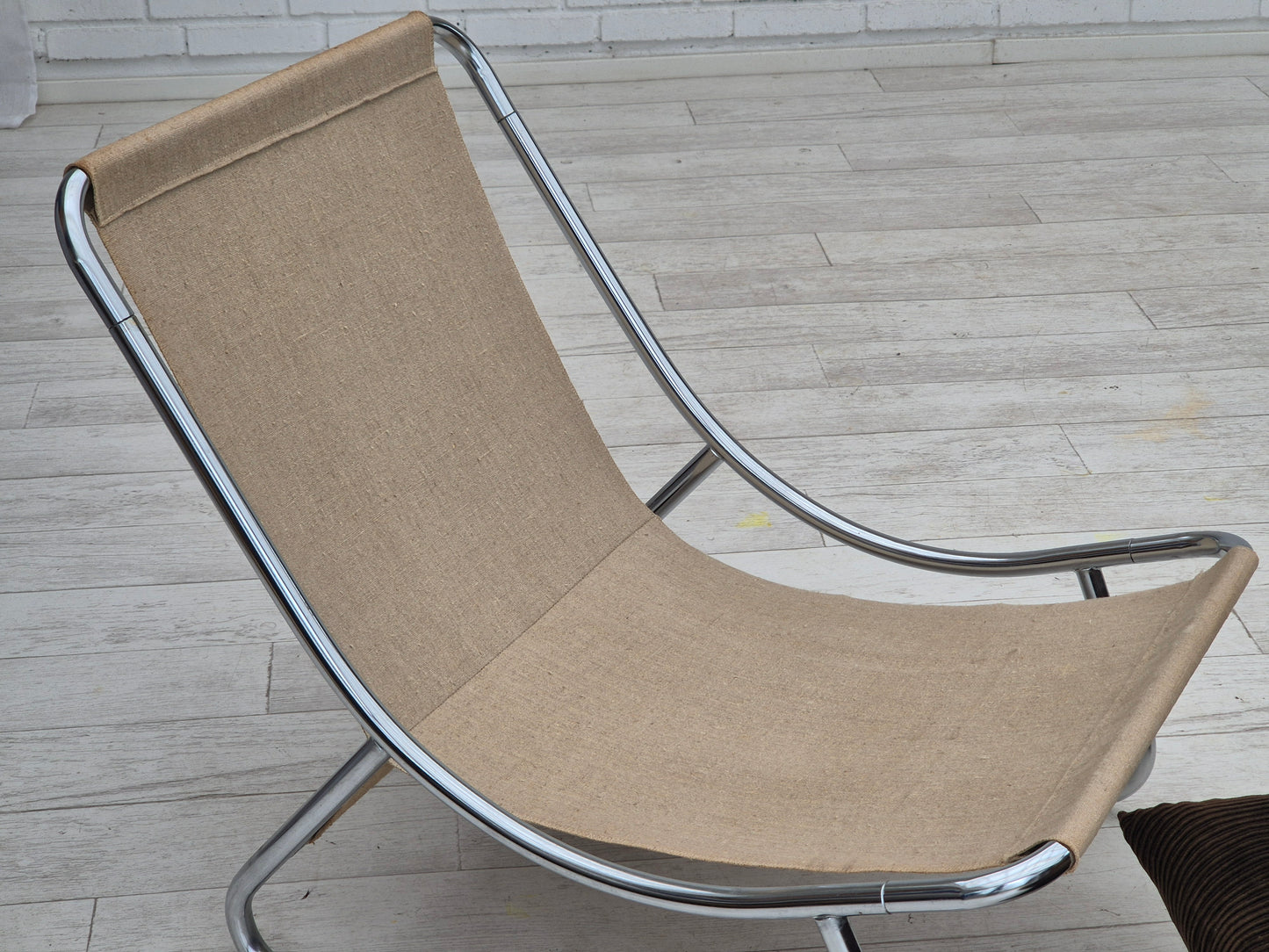 1970s, British design by Peter Hoyte, "Sling" lounge chair, corduroy, original condition.