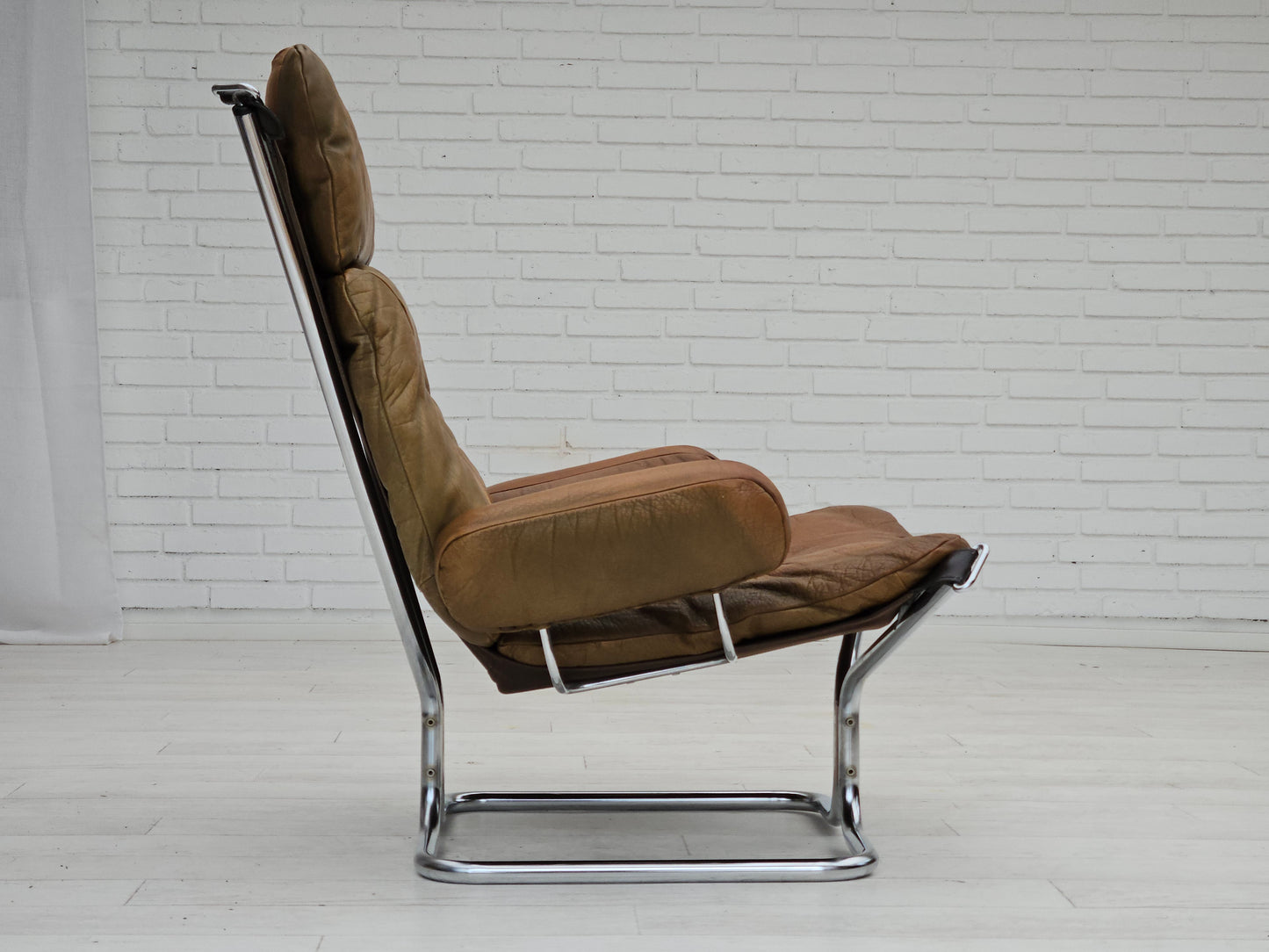 1970s, Norwegian design by Harald Relling, original condition, leather, chrome steel, teak wood, canvas.