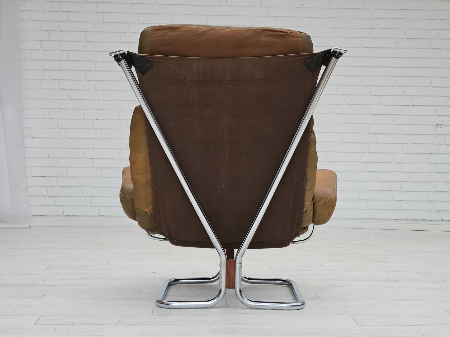 1970s, Norwegian design by Harald Relling, original condition, leather, chrome steel, teak wood, canvas.