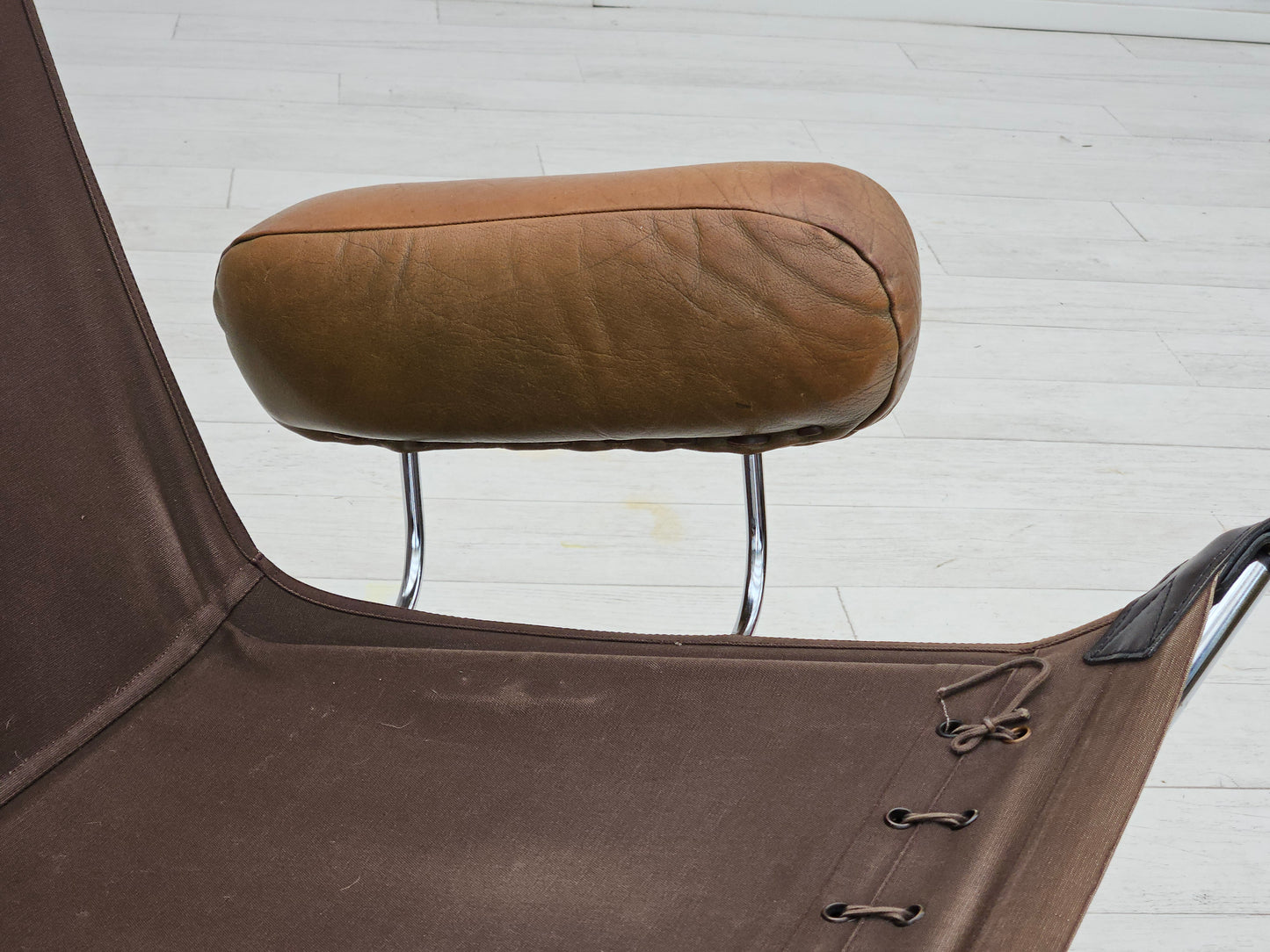 1970s, Norwegian design by Harald Relling, original condition, leather, chrome steel, teak wood, canvas.