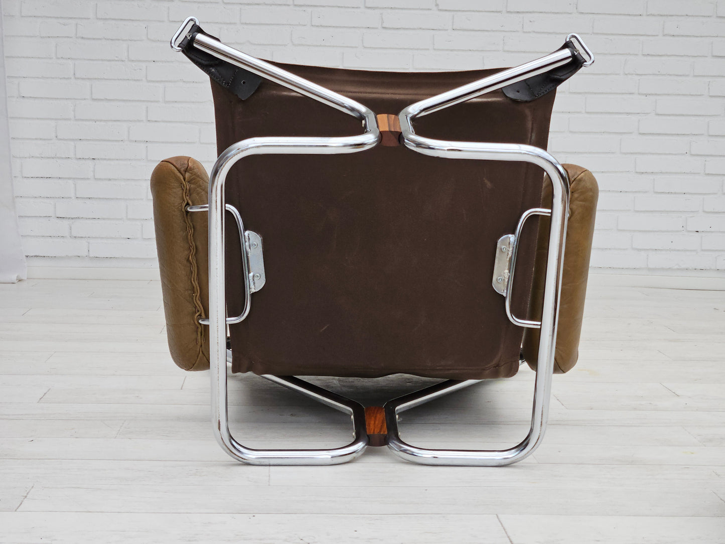 1970s, Norwegian design by Harald Relling, original condition, leather, chrome steel, teak wood, canvas.