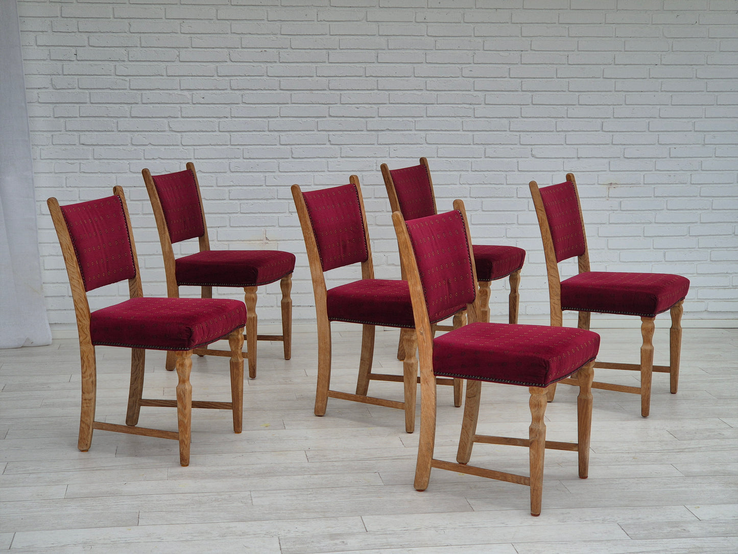 1970s, set of 6 Danish dinning chairs, very good condition, oak wood.