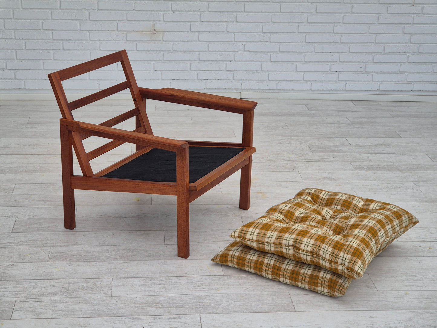 1970s, Danish lounge chair, original condition, furniture wool fabric, teak wood.