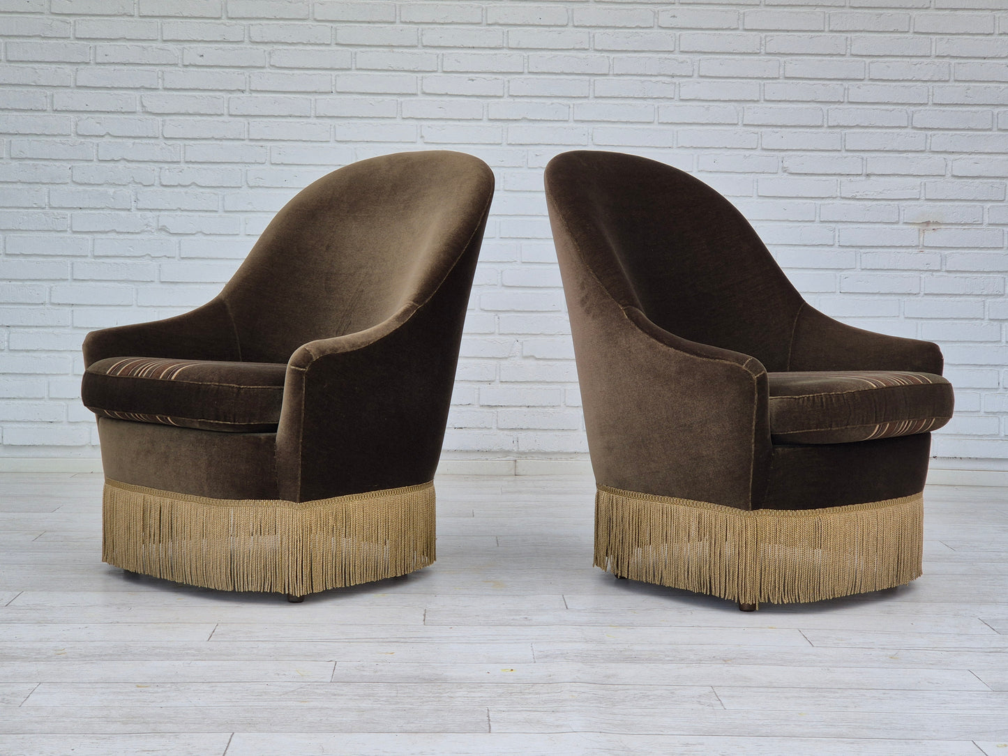 1970s, pair of Danish lounge chairs, original condition, green furniture velour, beech wood legs.