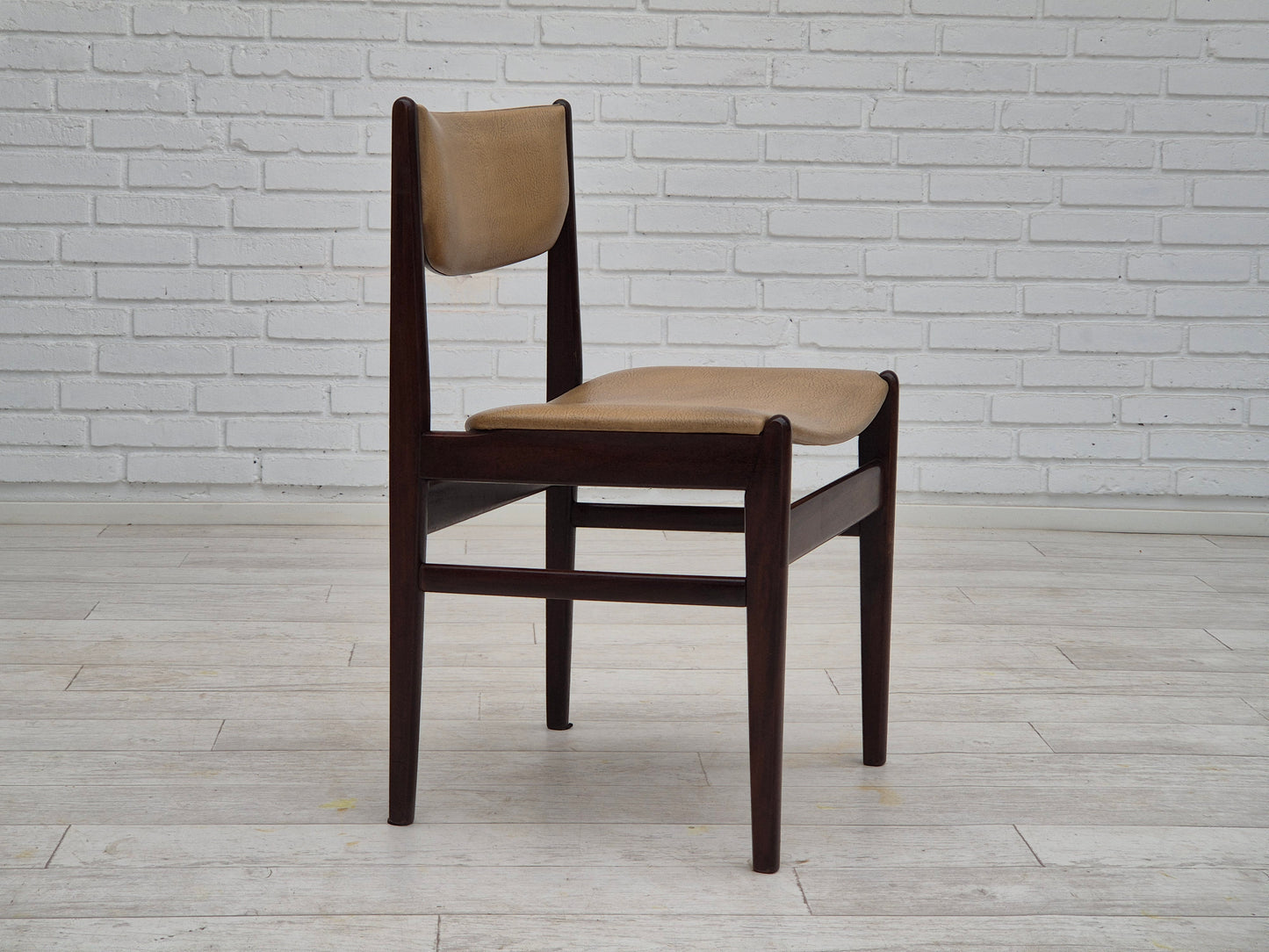 1970s, set of 5 Danish dinning chairs, original condition, teak wood, leather.