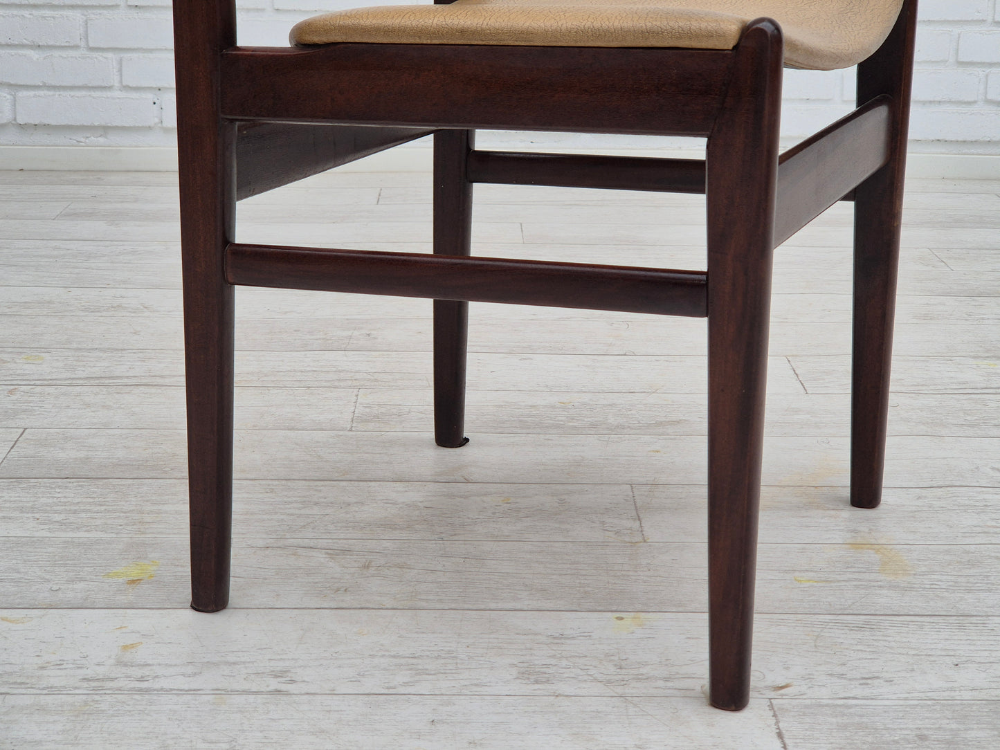 1970s, set of 5 Danish dinning chairs, original condition, teak wood, leather.