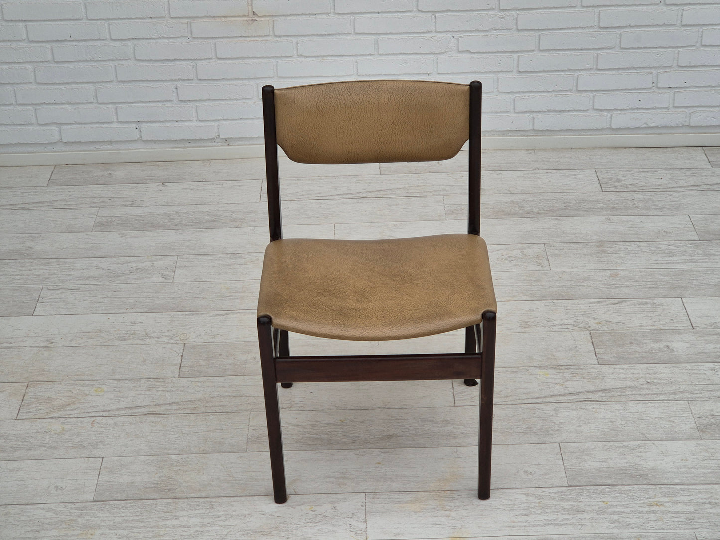 1970s, set of 5 Danish dinning chairs, original condition, teak wood, leather.