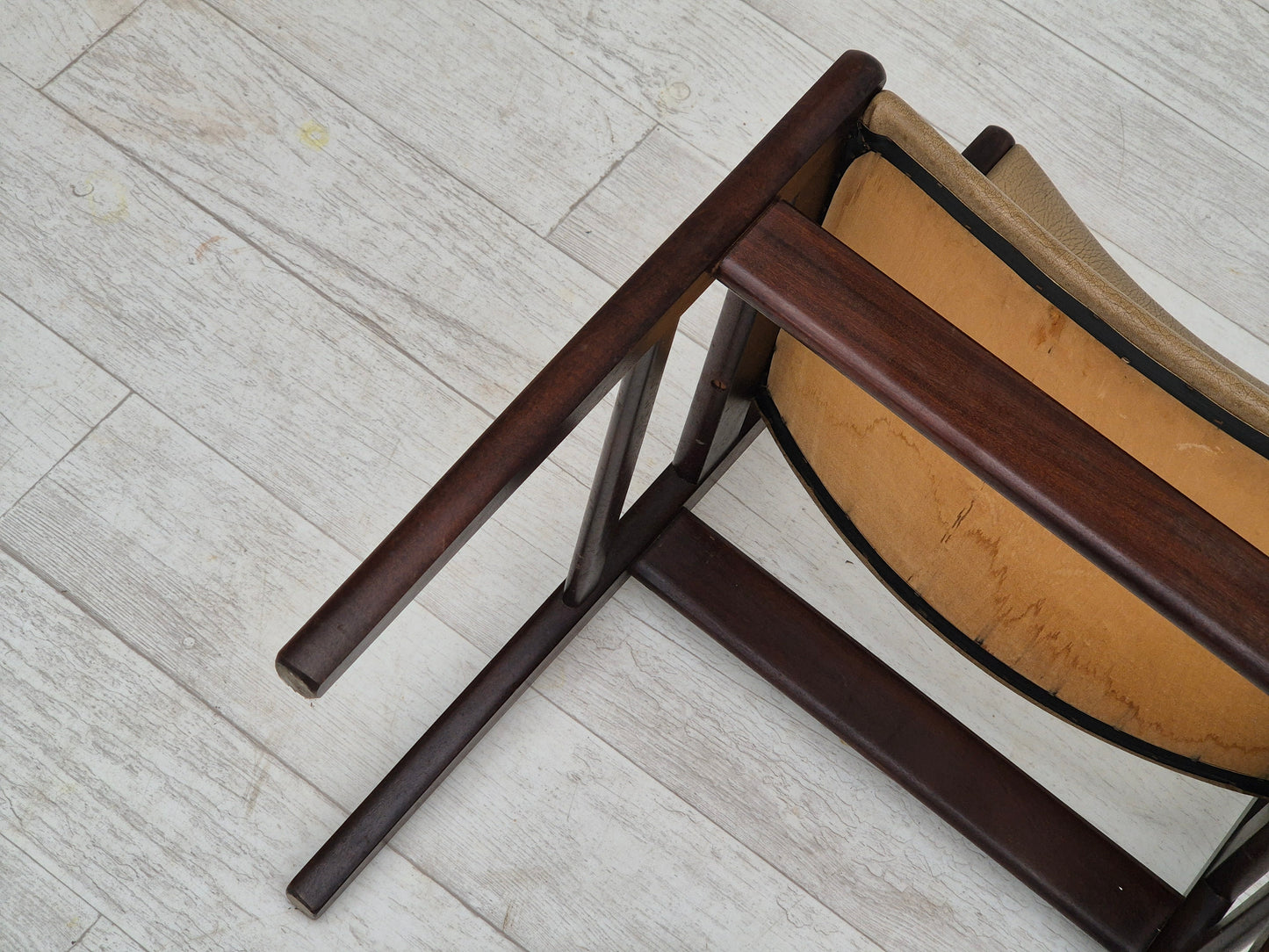 1970s, set of 5 Danish dinning chairs, original condition, teak wood, leather.