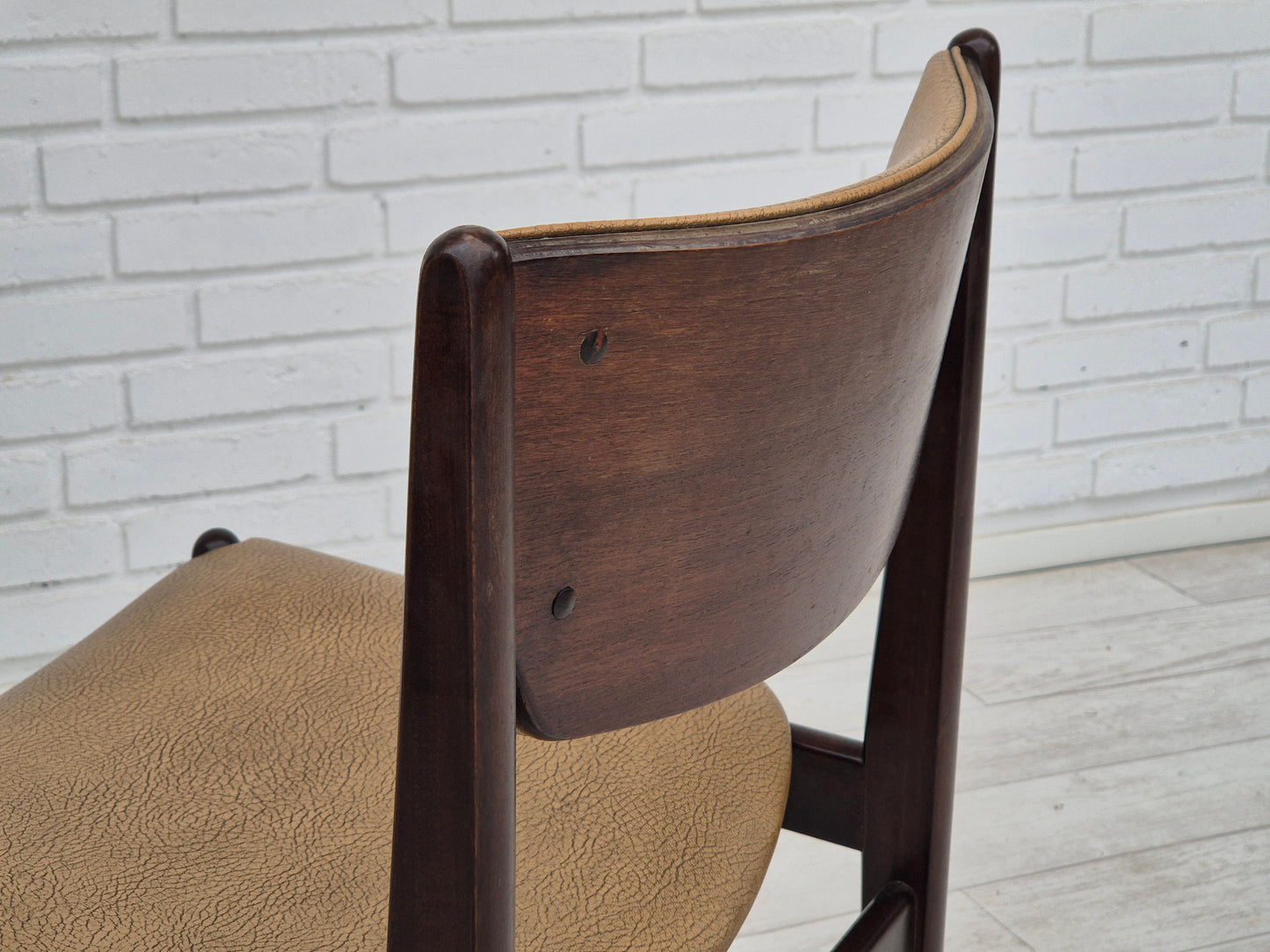 1970s, set of 5 Danish dinning chairs, original condition, teak wood, leather.