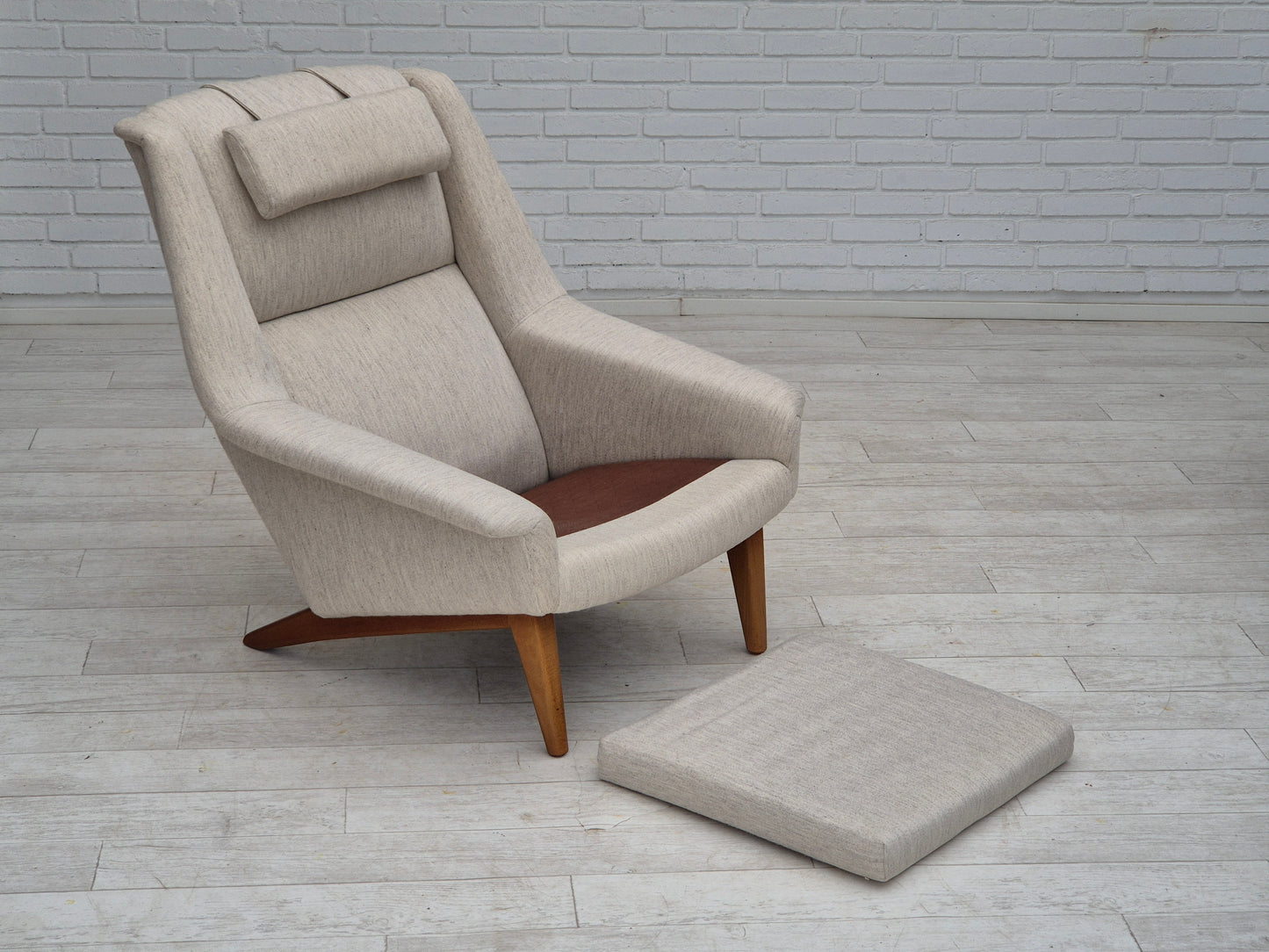 1970s, Danish design by Folke Ohlsson, chair model 4410 for Fritz Hansen, furniture wool.