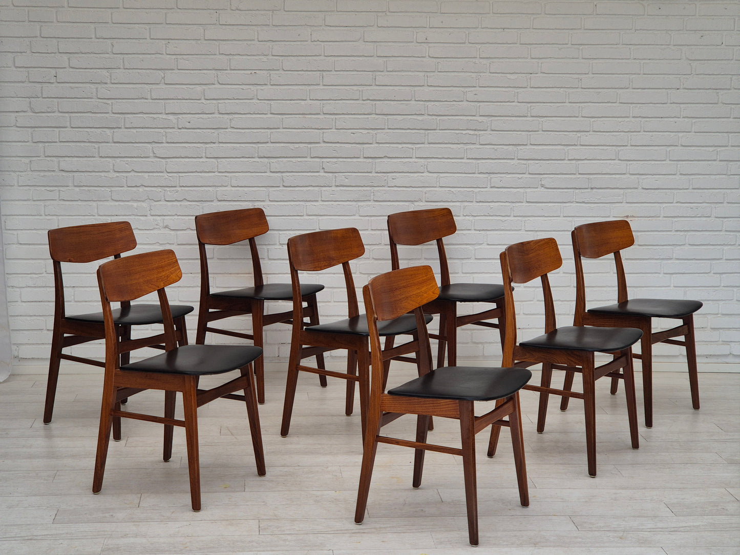 1970s, set of 8 Danish dinning chairs, solid teak wood, original condition.