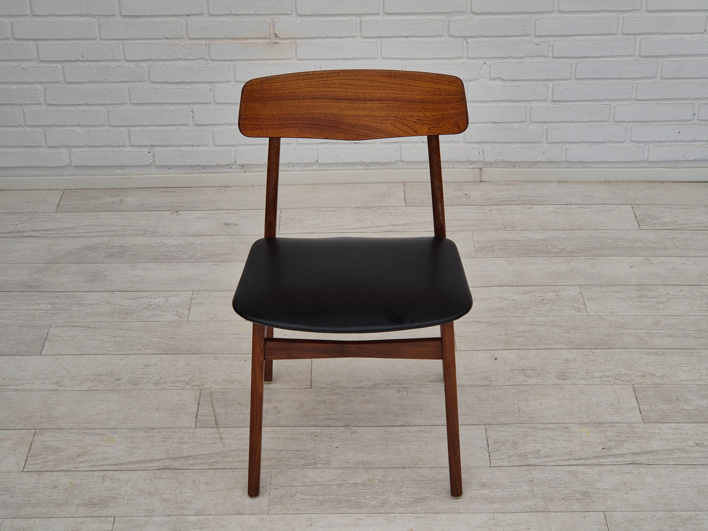 1970s, set of 8 Danish dinning chairs, solid teak wood, original condition.