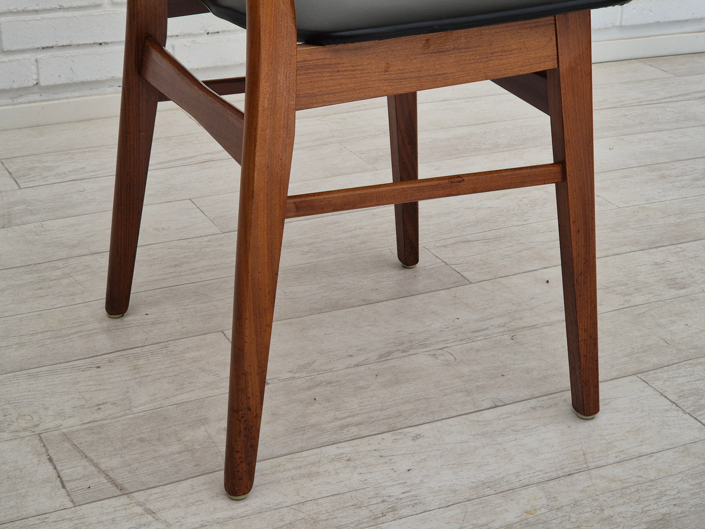 1970s, set of 8 Danish dinning chairs, solid teak wood, original condition.