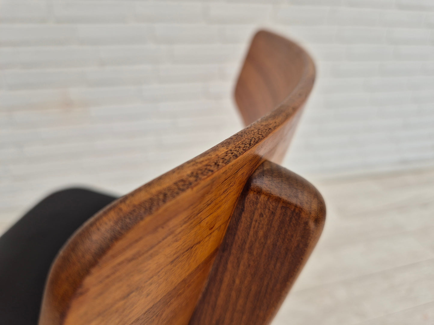 1970s, set of 8 Danish dinning chairs, solid teak wood, original condition.