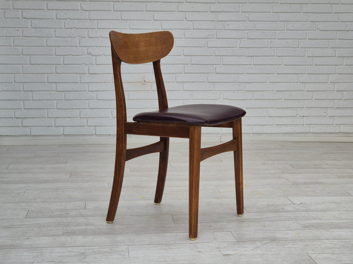 1960s, set of 6 Danish dinning chairs, solid oak wood, reupholstered.